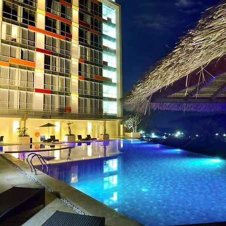 Ascent Premiere Hotel And Convention Malang Exteriör bild