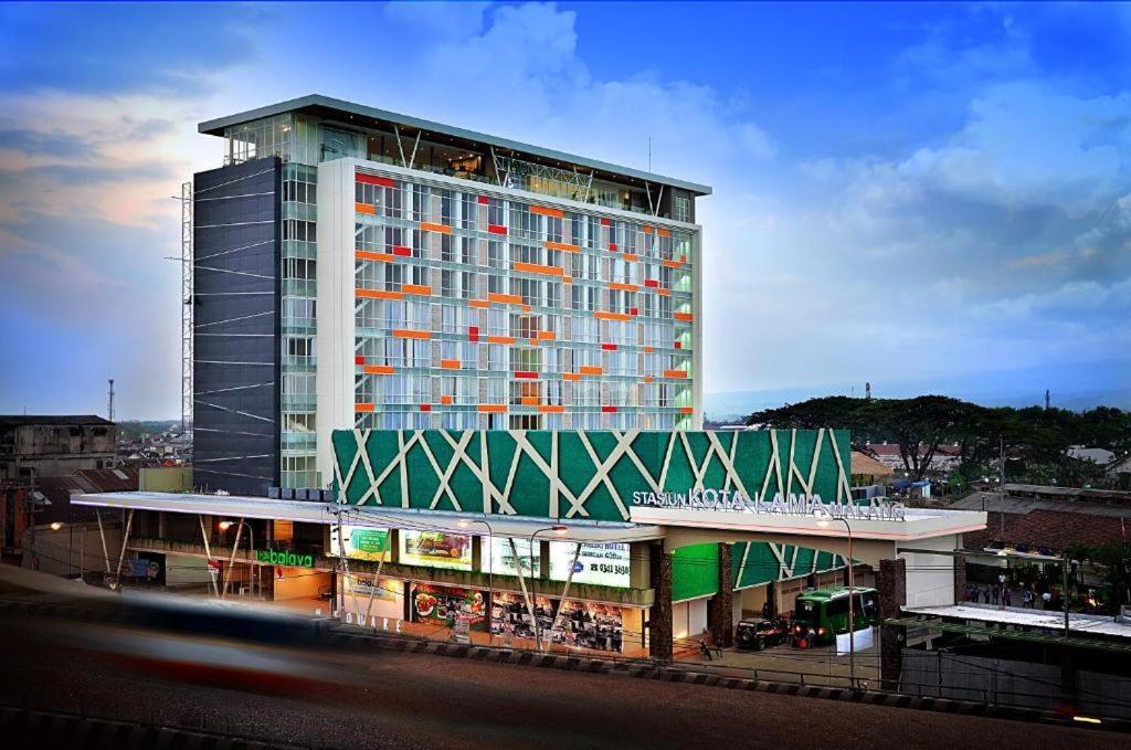 Ascent Premiere Hotel And Convention Malang Exteriör bild