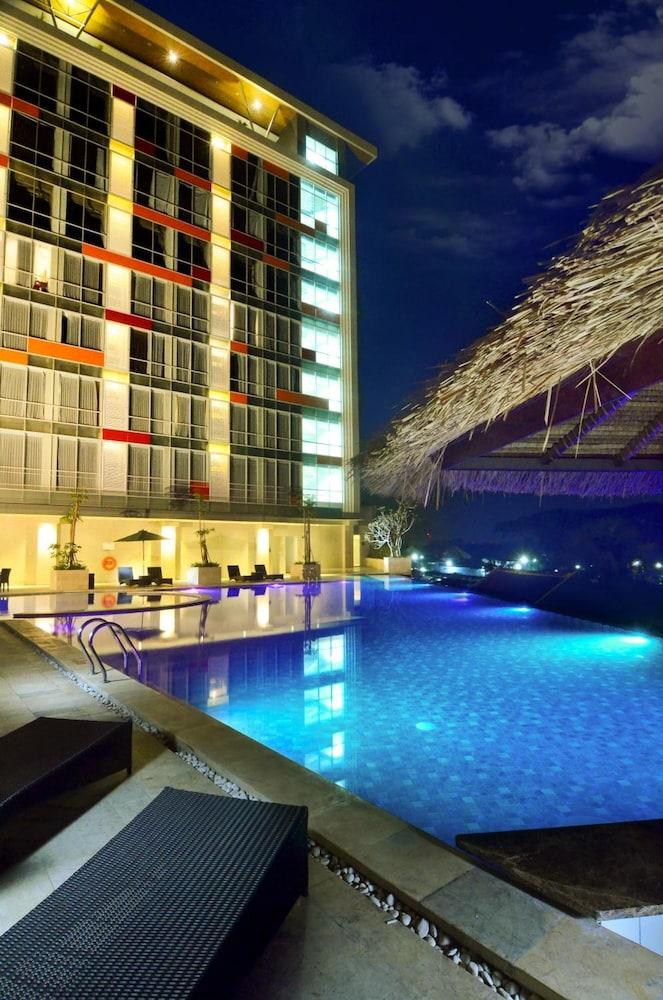 Ascent Premiere Hotel And Convention Malang Exteriör bild