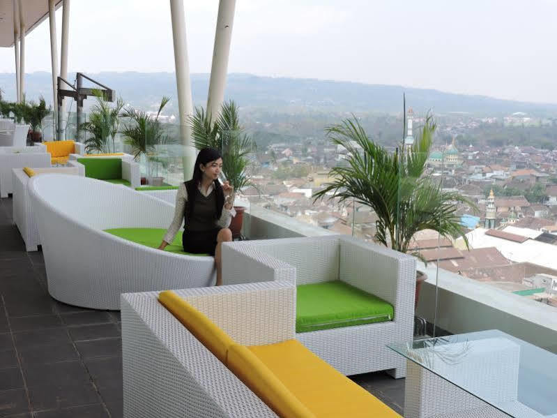 Ascent Premiere Hotel And Convention Malang Exteriör bild