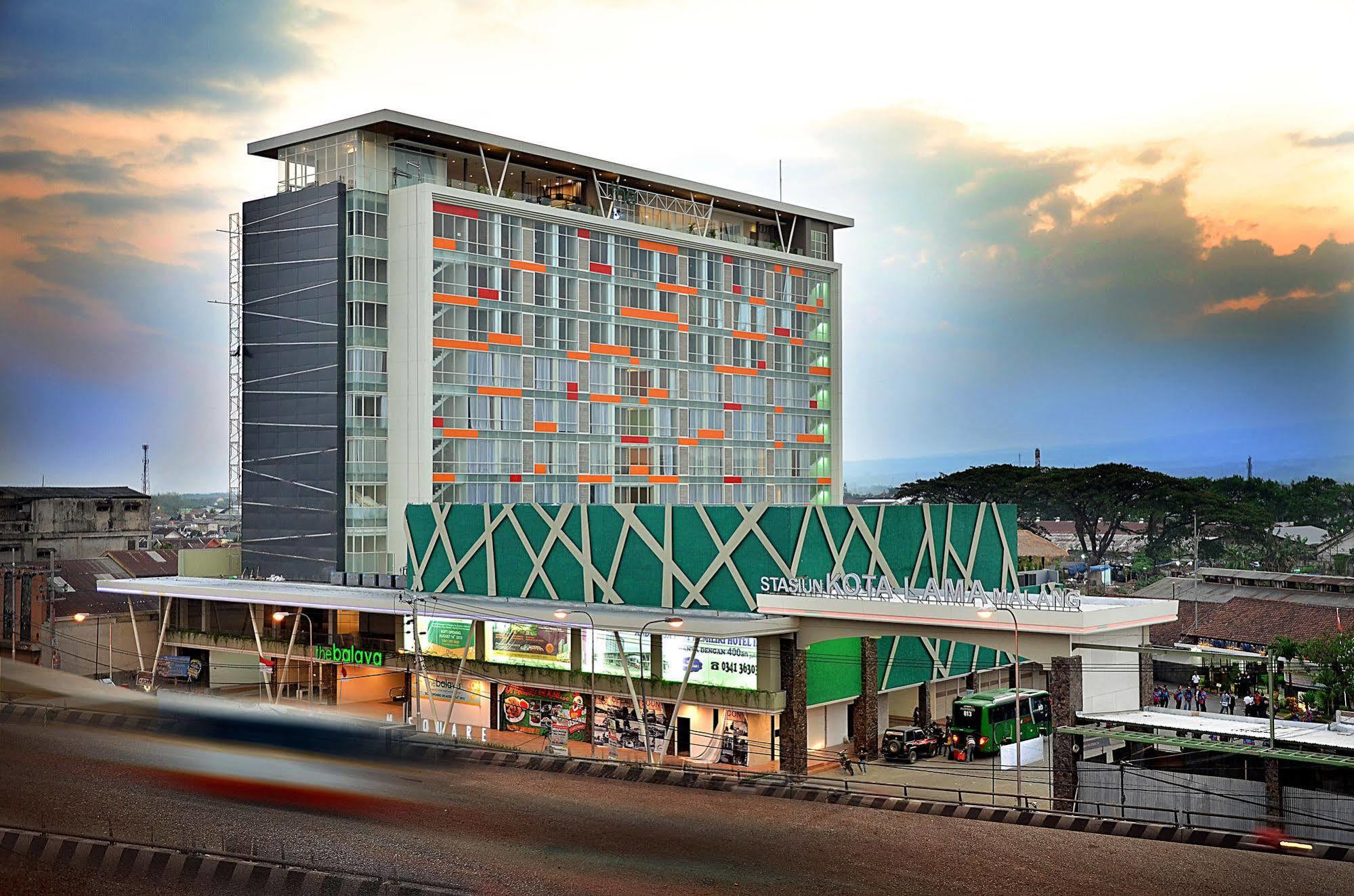 Ascent Premiere Hotel And Convention Malang Exteriör bild