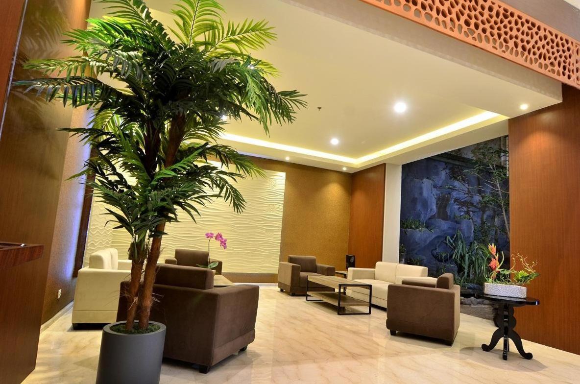 Ascent Premiere Hotel And Convention Malang Exteriör bild